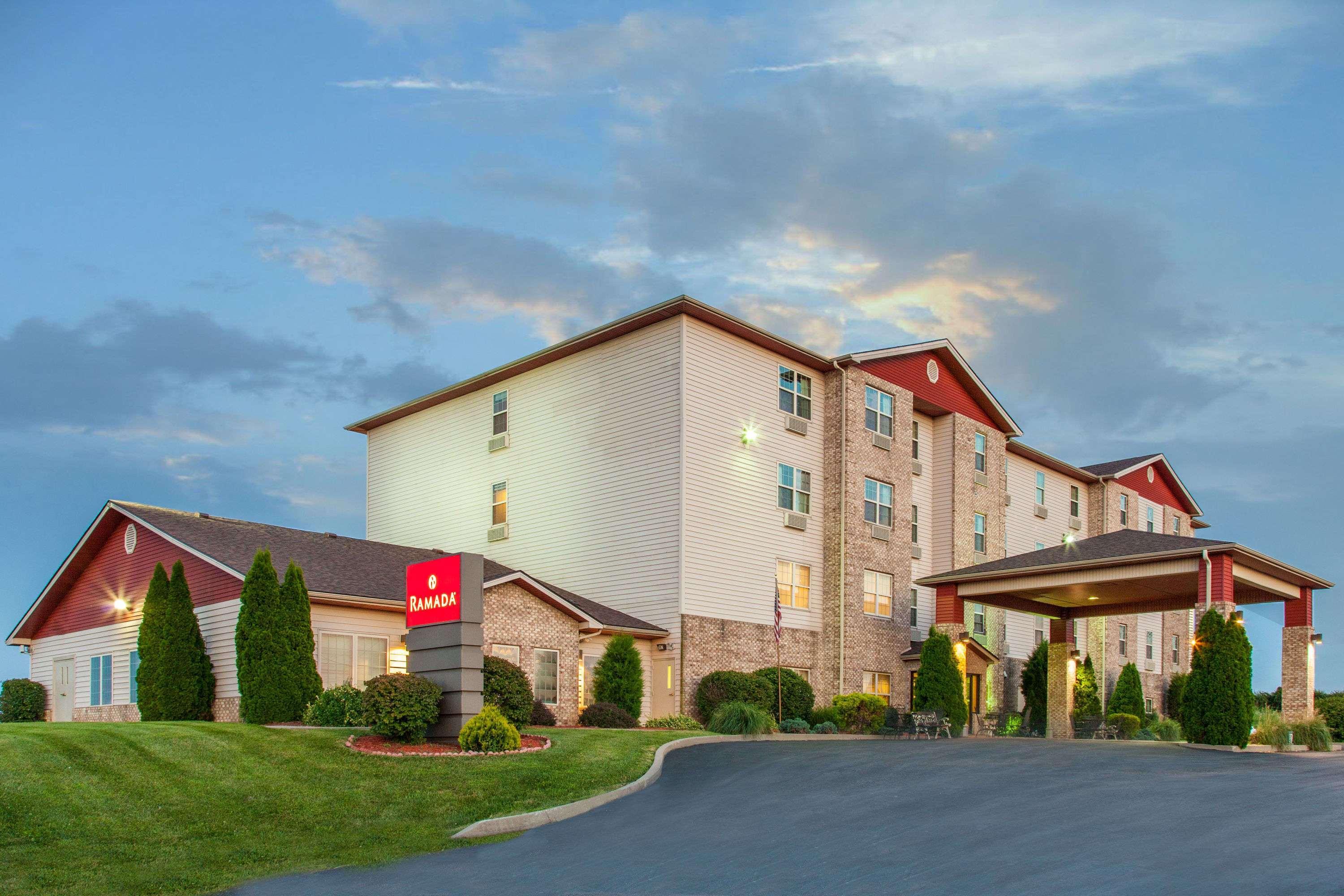 Ramada By Wyndham Sparta/At Speedway Exteriér fotografie